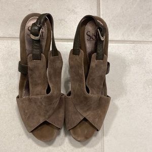 Gray sexy suede open toe sandals.